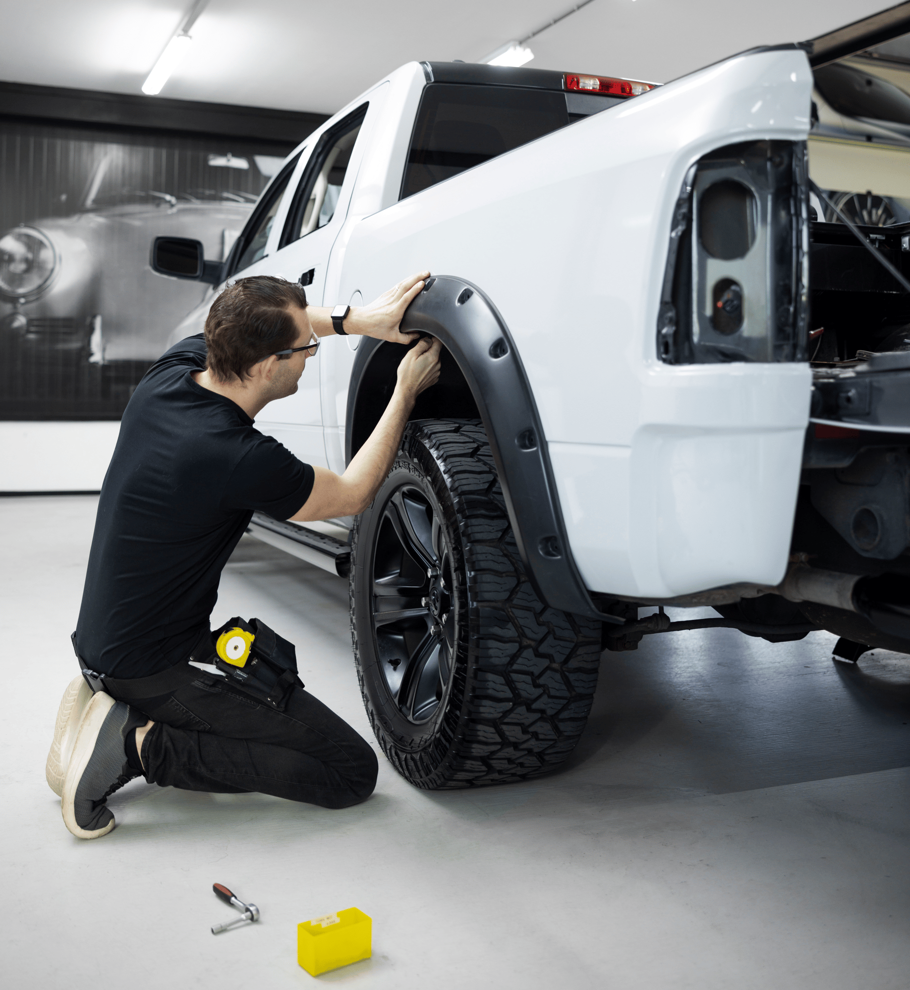 full-shot-man-using-white-wrapping crop